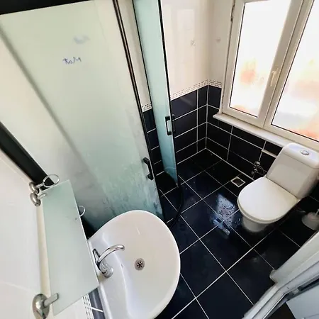 Spacious 4-bedroom Unit In Fatih. شقة اسطنبول