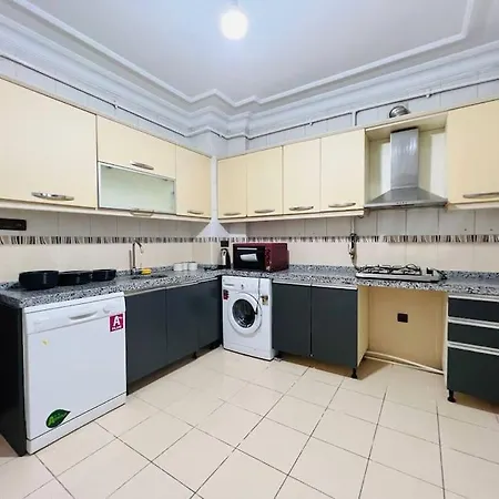 Apartament Spacious 4-bedroom Unit In Fatih.