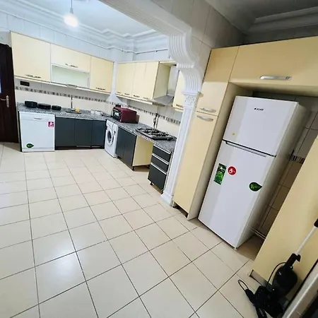 Spacious 4-bedroom Unit In Fatih. Apartament Stambuł