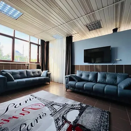 Spacious 4-bedroom Unit In Fatih. Stambuł