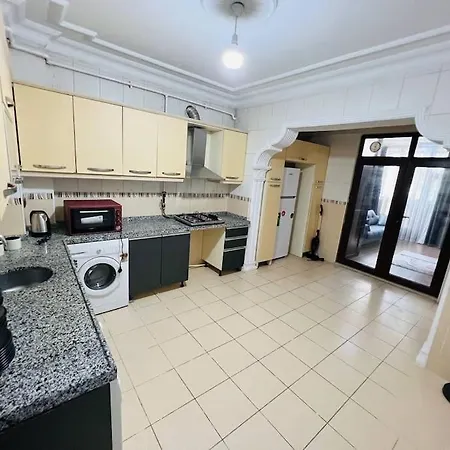 Apartament Spacious 4-bedroom Unit In Fatih. *